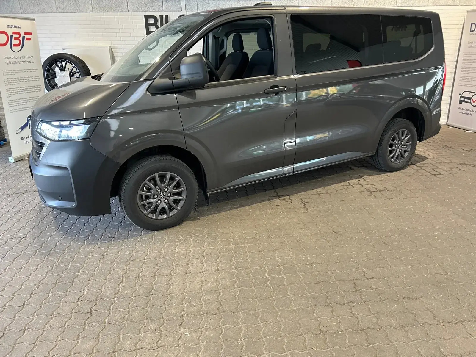 Grå VW e-Caravelle fra 2026