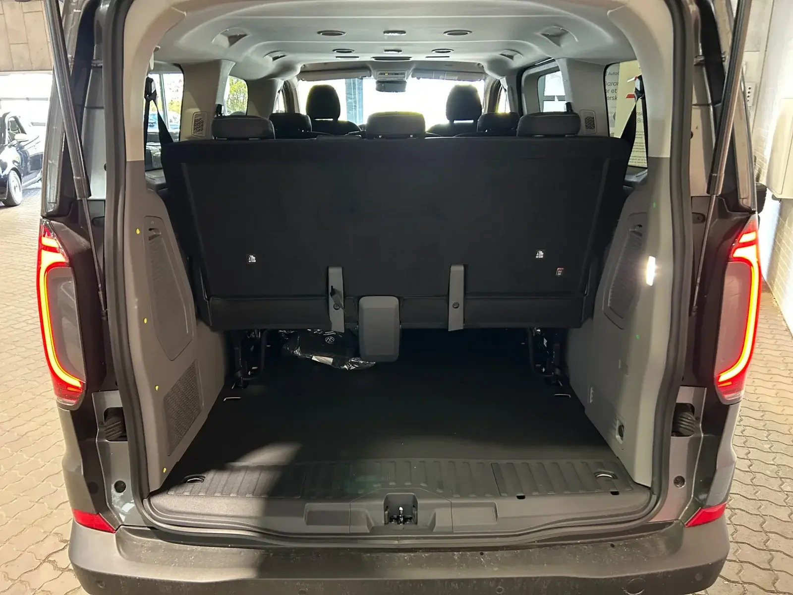 Grå VW e-Caravelle fra 2026