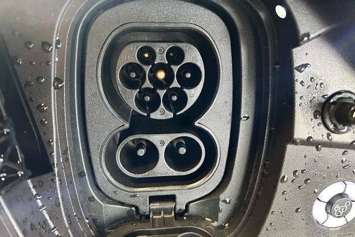 Grå VW e-Caravelle fra 2026