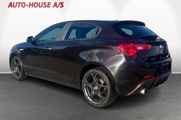 Sort Alfa Romeo Giulietta fra 2018