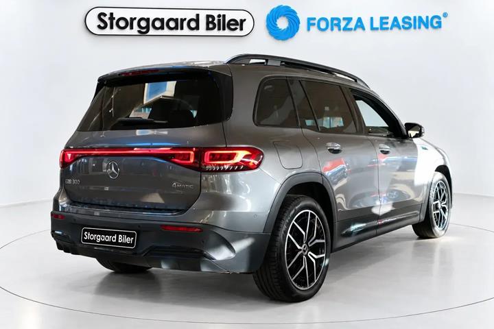 Grå Mercedes EQB300 fra 2022