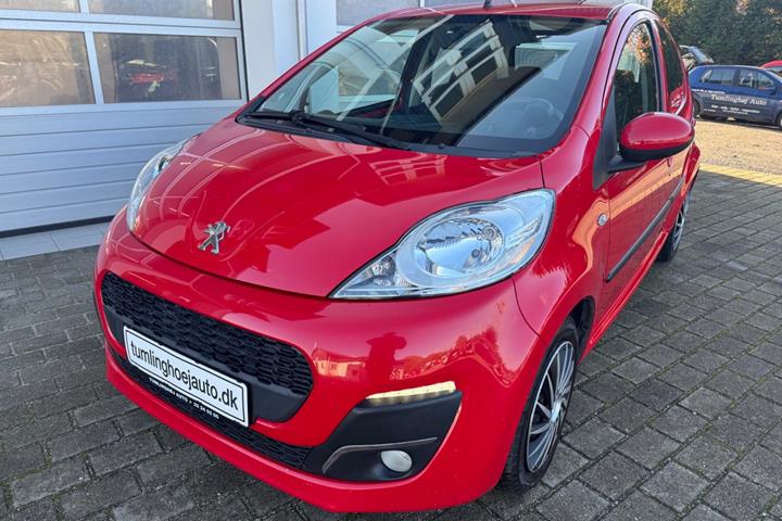 Rød Peugeot 107 fra 2013