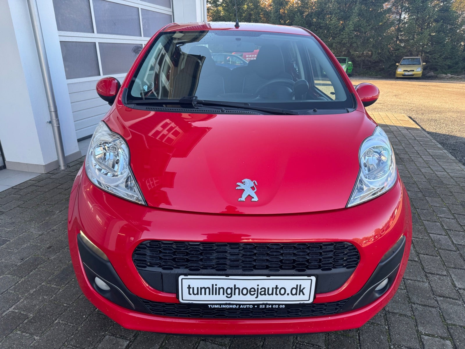 Rød Peugeot 107 fra 2013