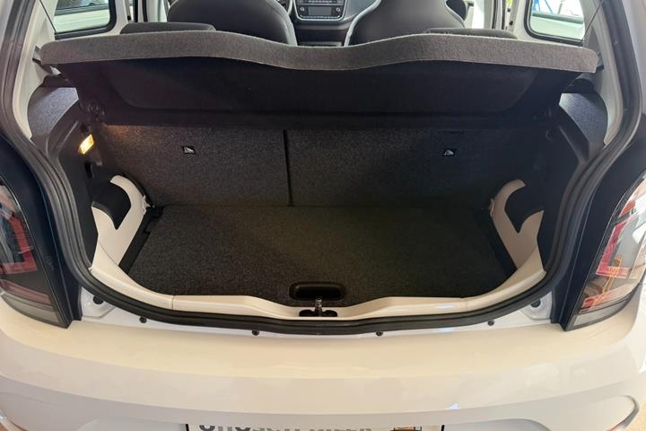 Hvid VW UP! fra 2018