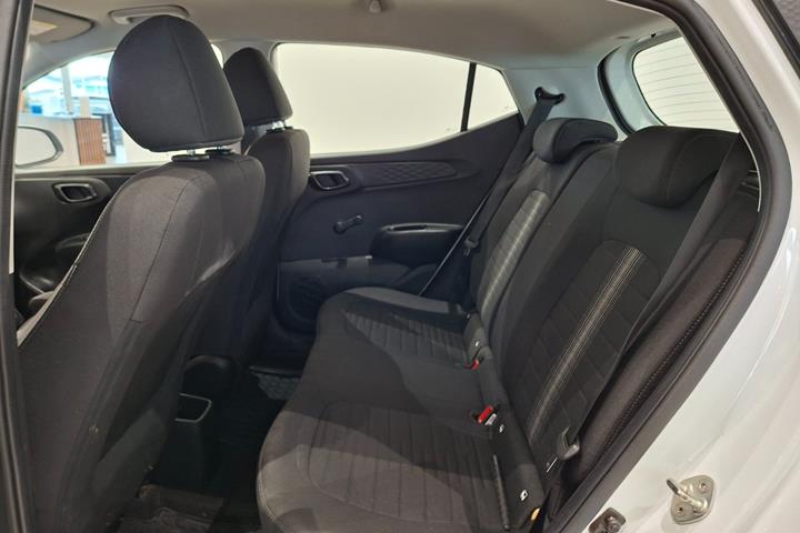 Hvid Hyundai i10 fra 2021