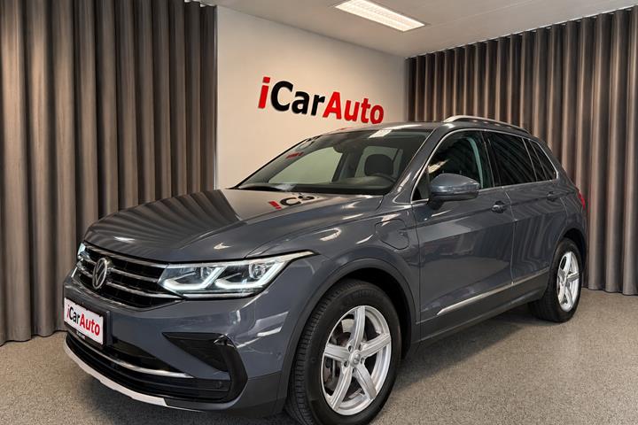 Grå VW Tiguan fra 2021