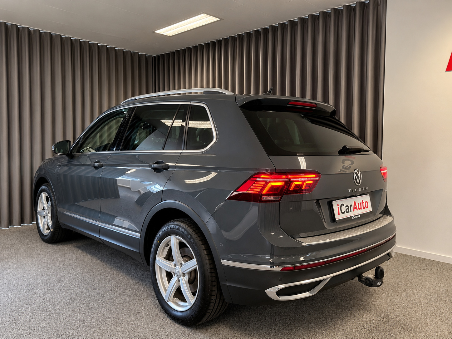 Grå VW Tiguan fra 2021