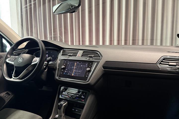 Grå VW Tiguan fra 2021