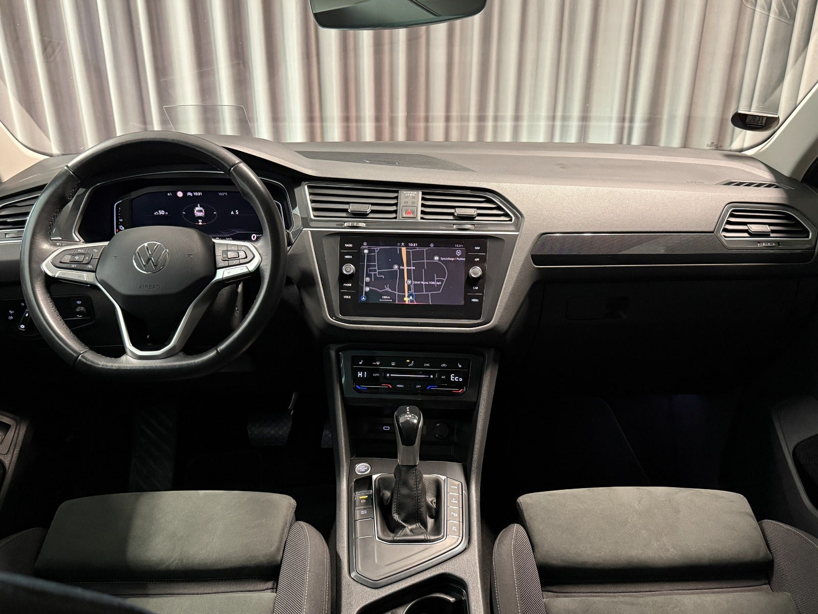 Grå VW Tiguan fra 2021