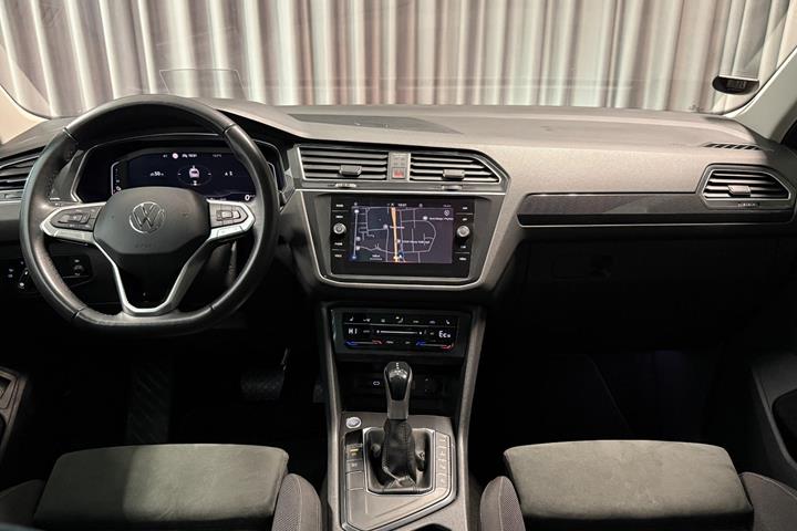 Grå VW Tiguan fra 2021