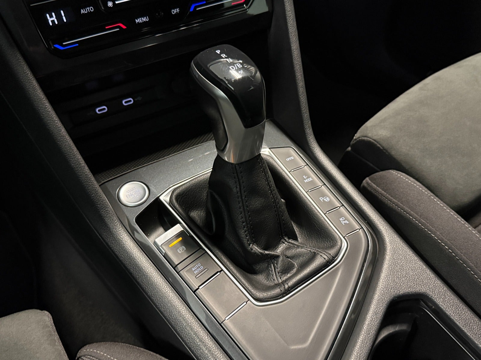 Grå VW Tiguan fra 2021