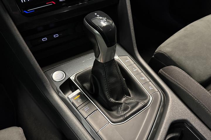 Grå VW Tiguan fra 2021