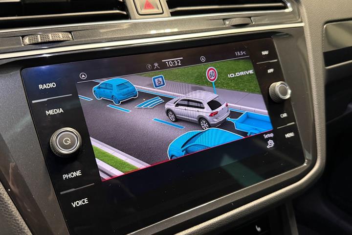 Grå VW Tiguan fra 2021