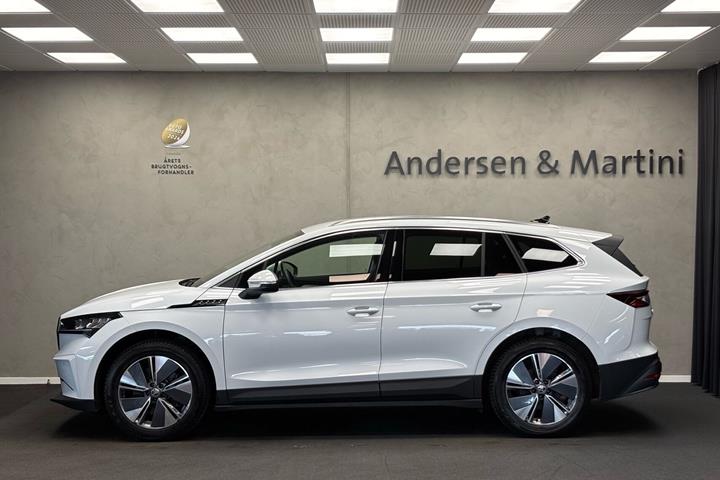 Hvid Skoda Enyaq fra 2025