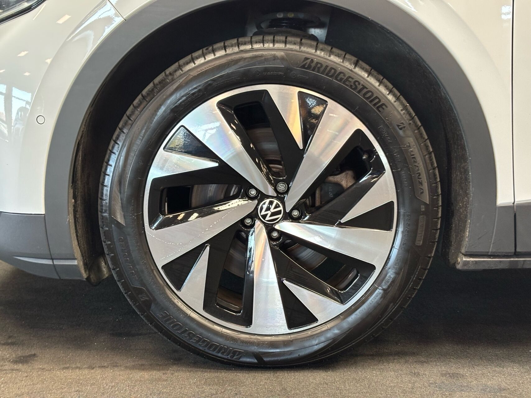 Hvid VW ID.4 fra 2023