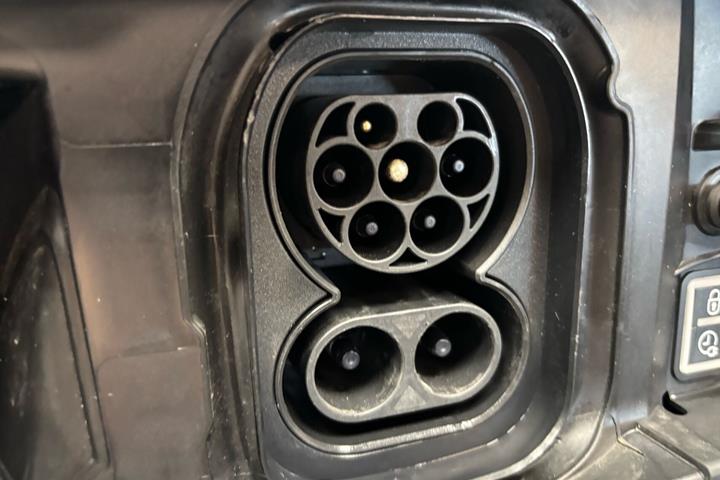 Grøn Opel Combo-e Life fra 2025