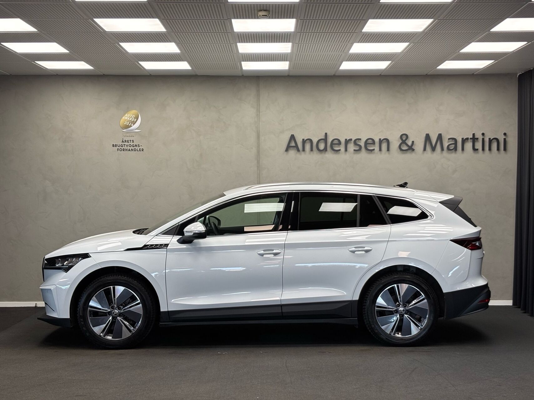 Hvid Skoda Enyaq fra 2025