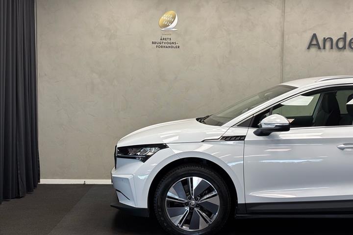 Hvid Skoda Enyaq fra 2025