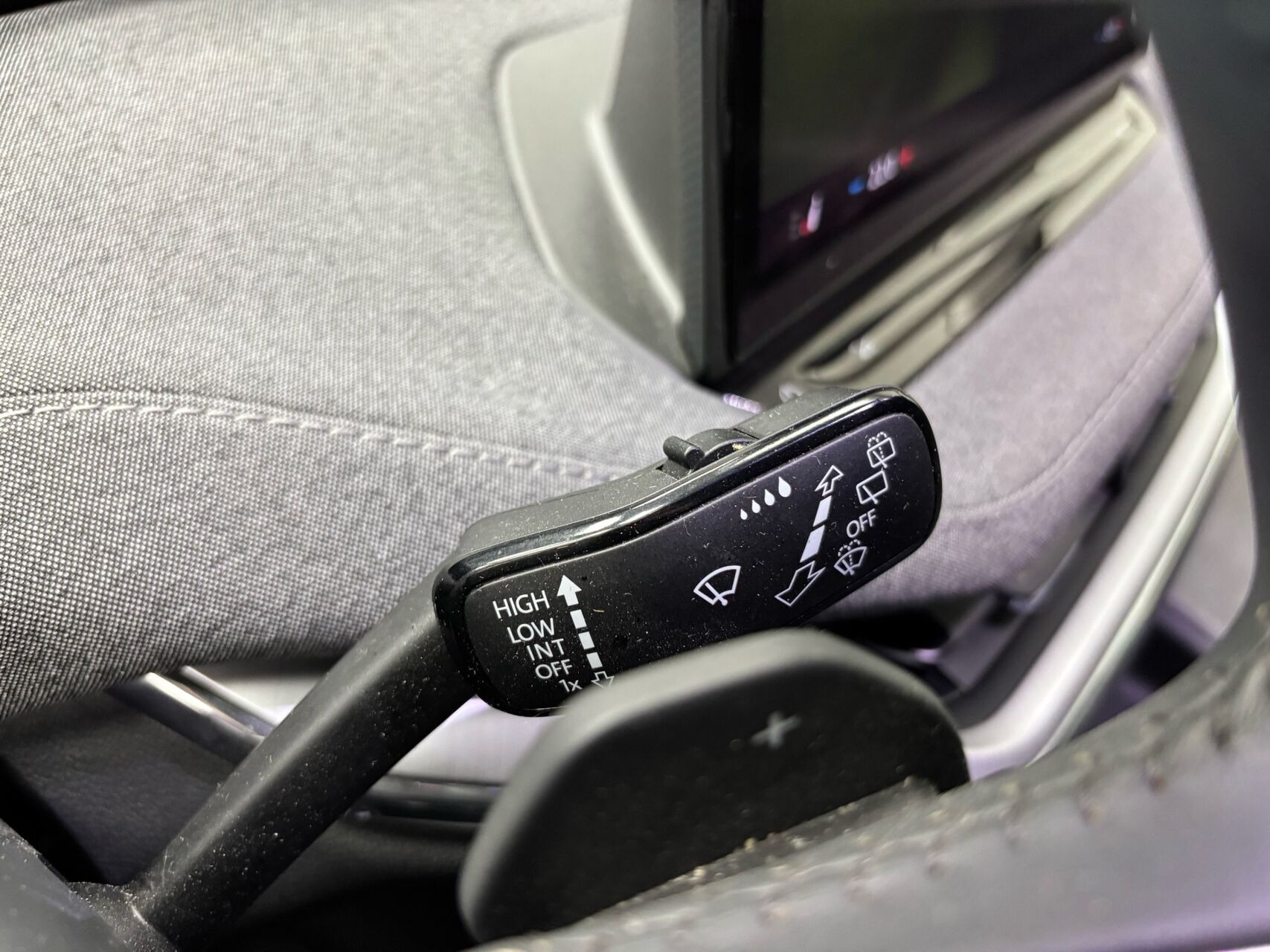 Hvid Skoda Enyaq fra 2025