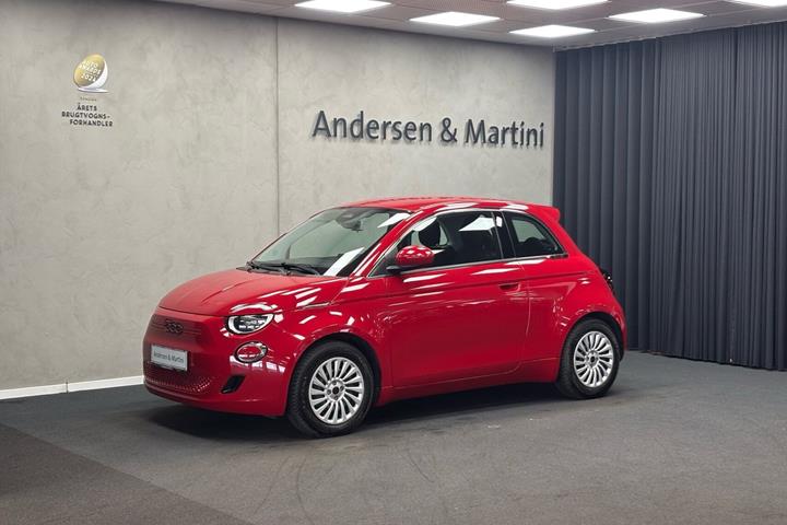Rød Fiat 500e fra 2023