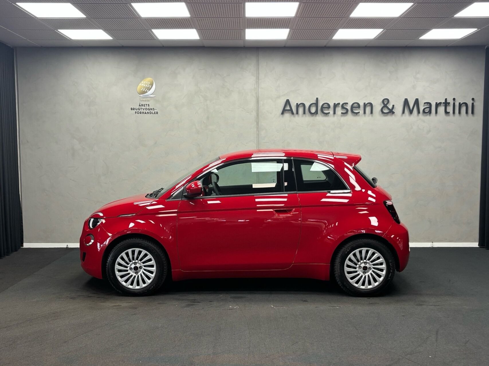 Rød Fiat 500e fra 2023