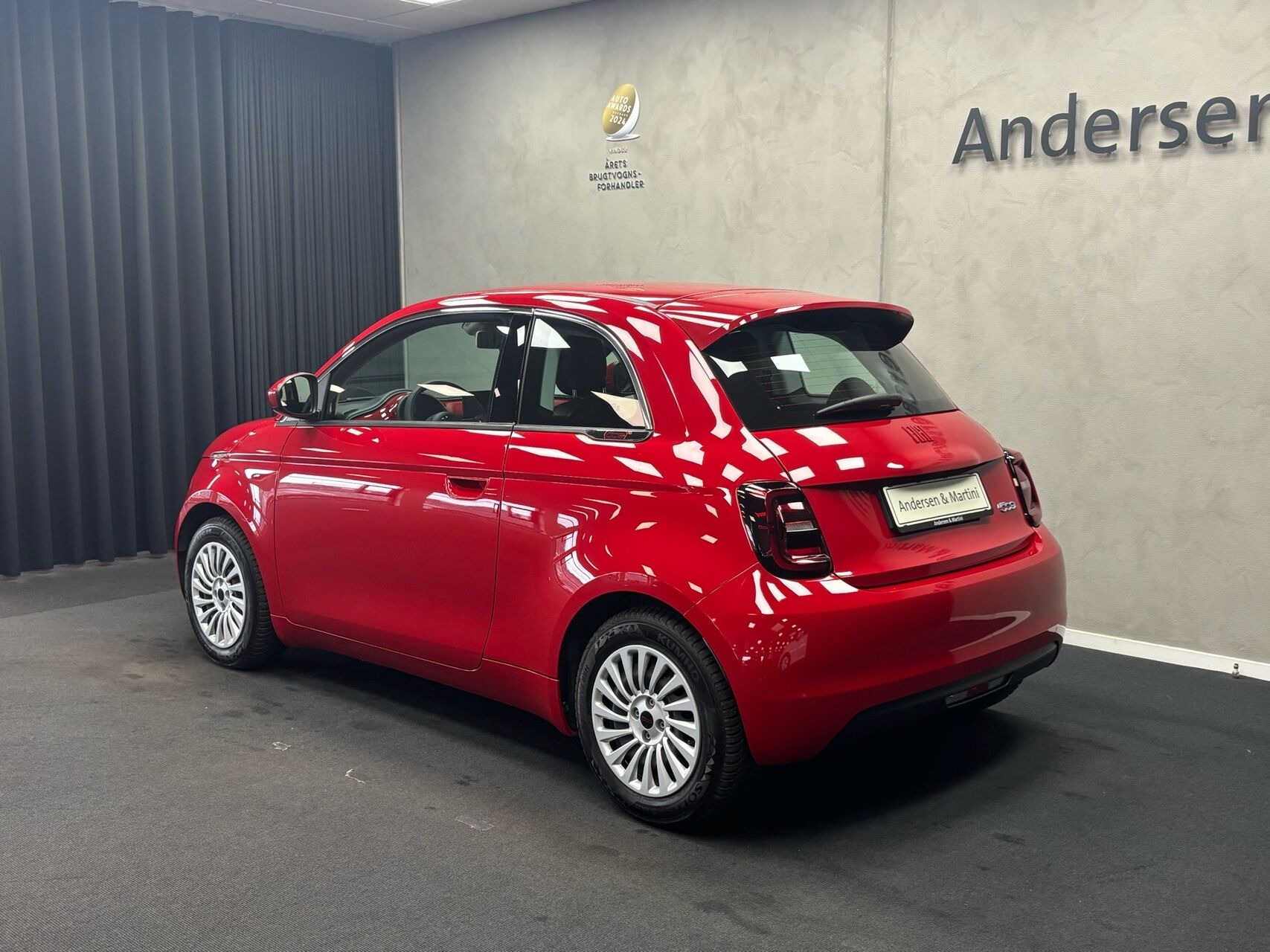 Rød Fiat 500e fra 2023