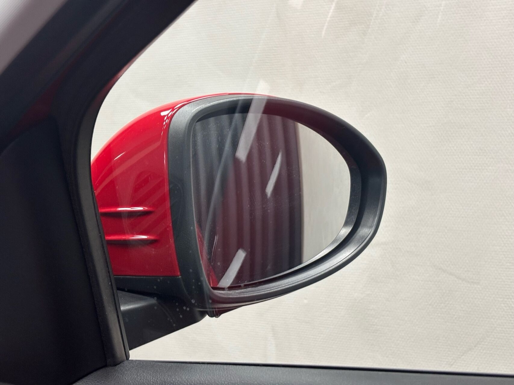 Rød Fiat 500e fra 2023
