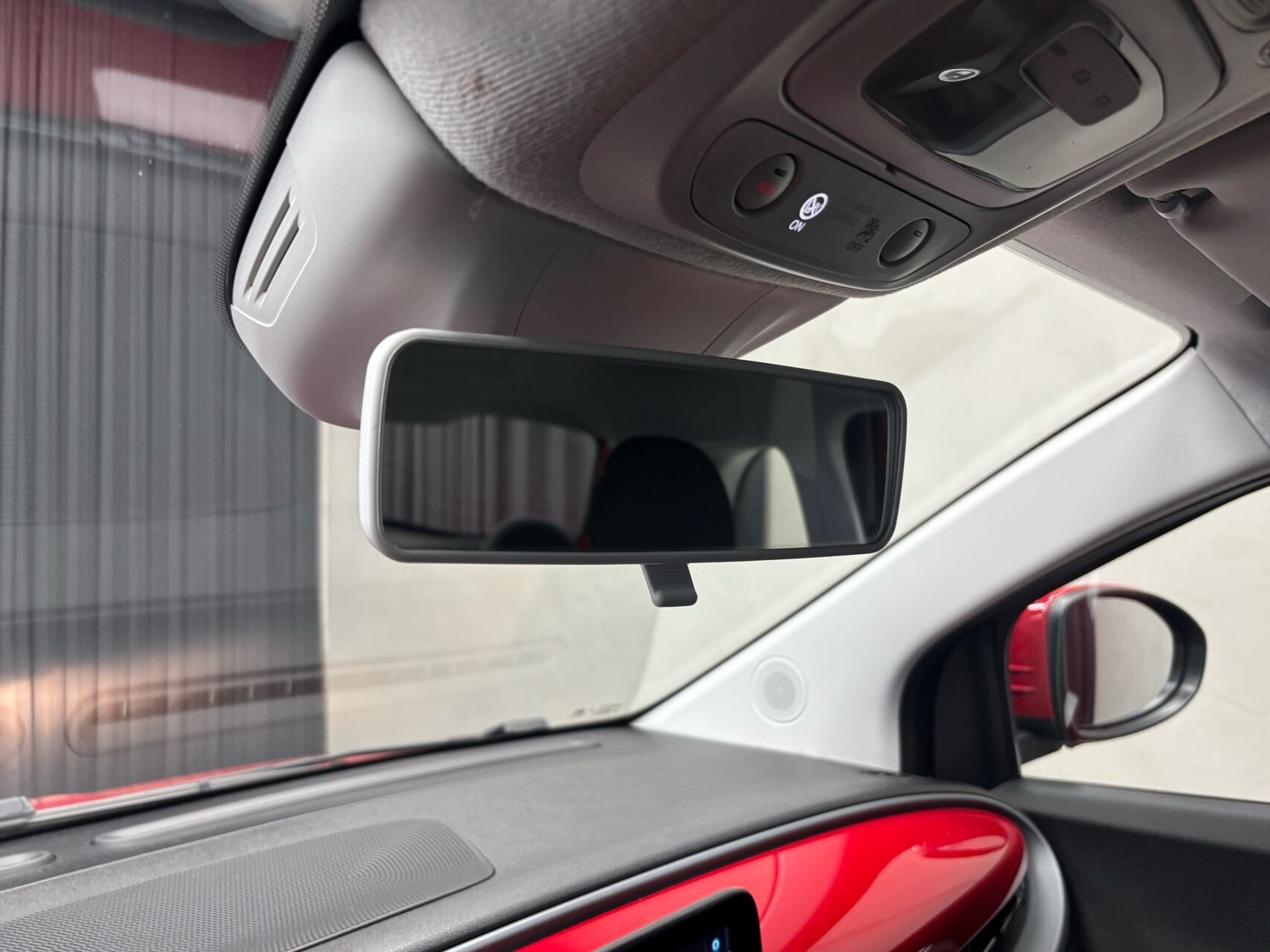 Rød Fiat 500e fra 2023