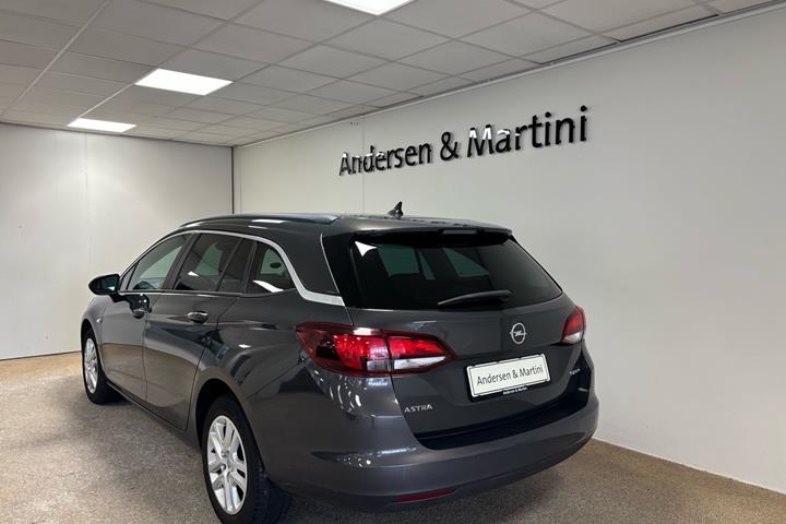 Grå Opel Astra fra 2016