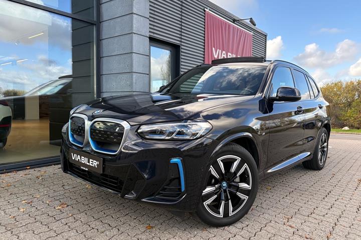 Blå BMW iX3 fra 2022
