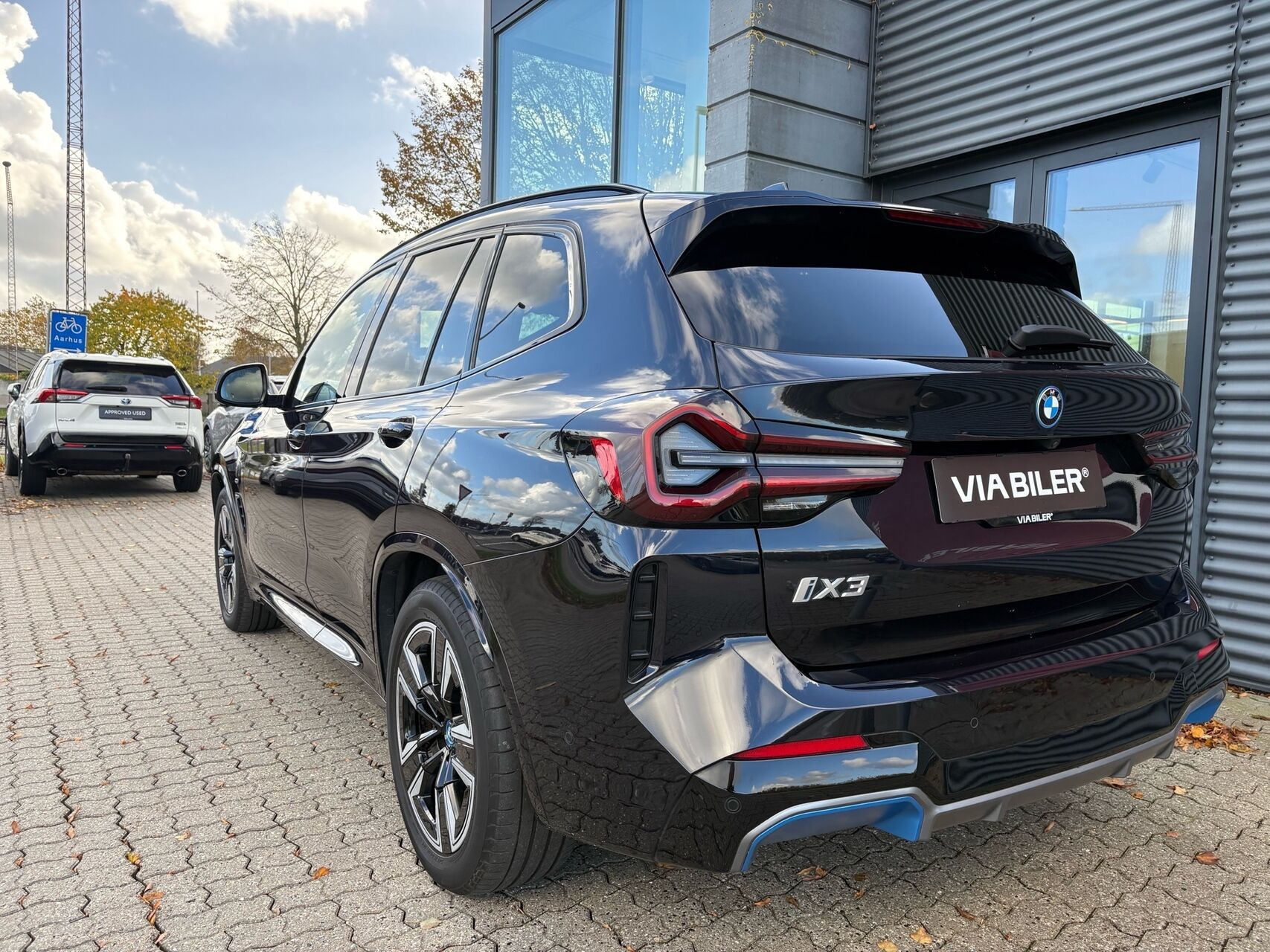 Blå BMW iX3 fra 2022