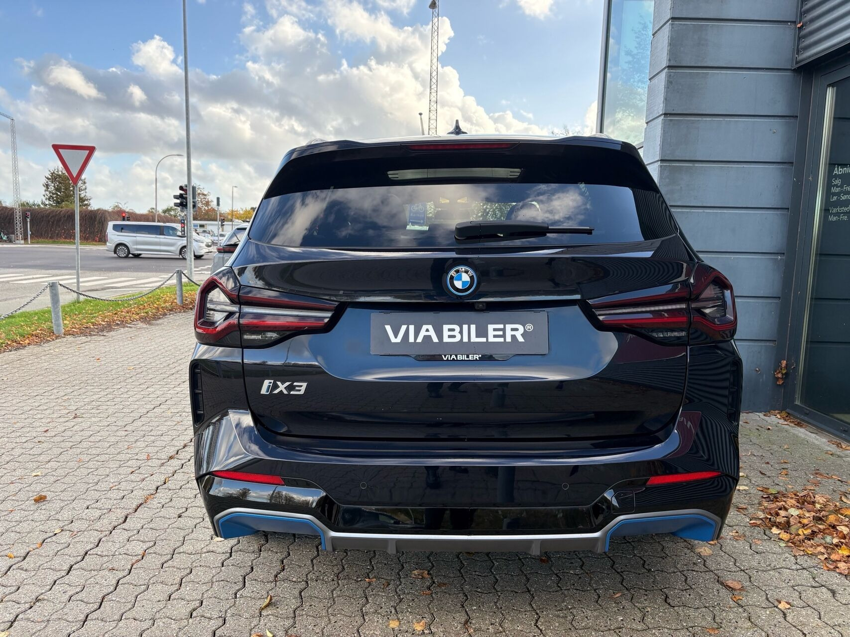 Blå BMW iX3 fra 2022
