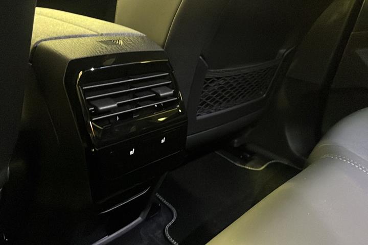 Blå Peugeot e-3008 fra 2026