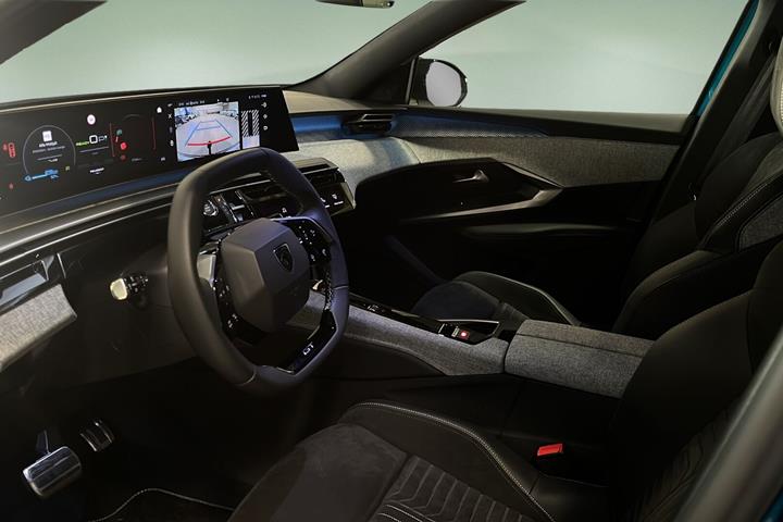 Blå Peugeot e-3008 fra 2026