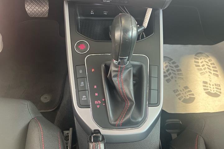 Rød Seat Arona fra 2020