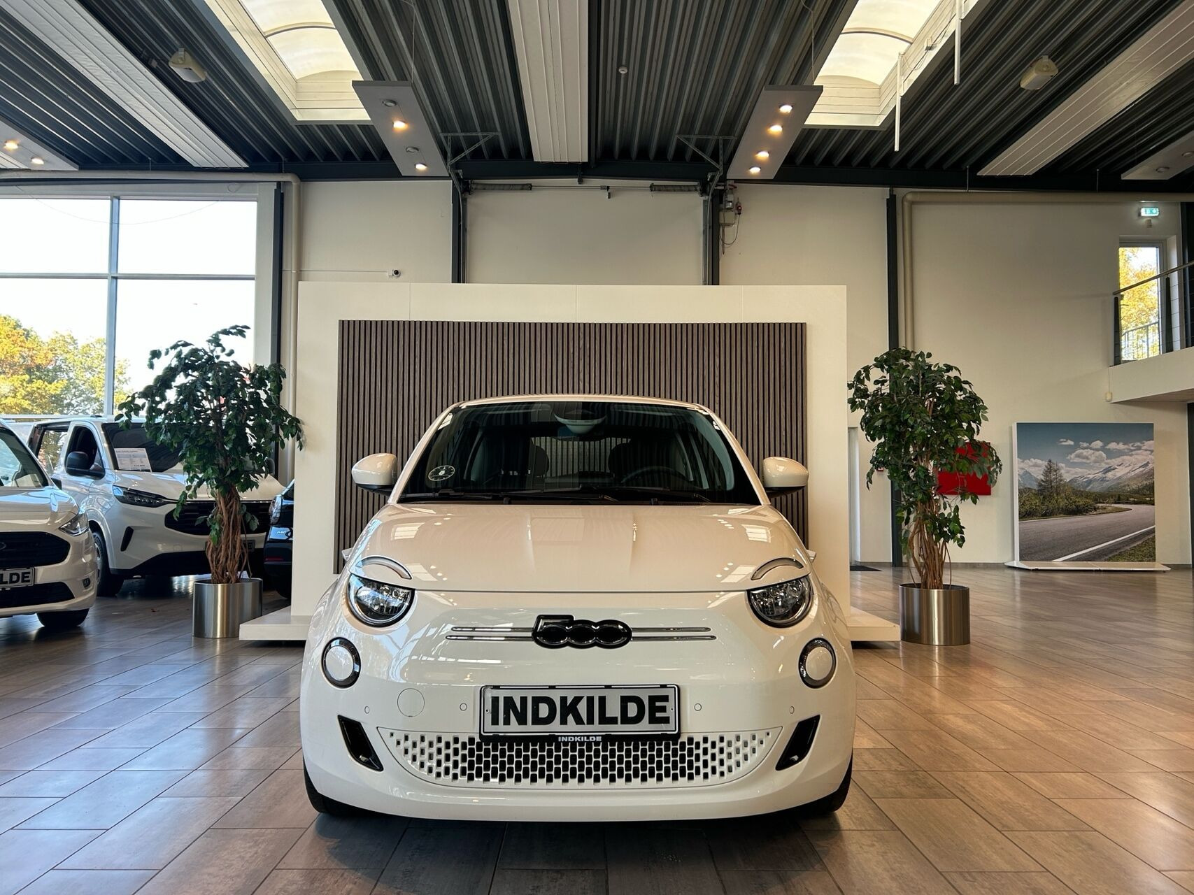 Hvid Fiat 500e fra 2024