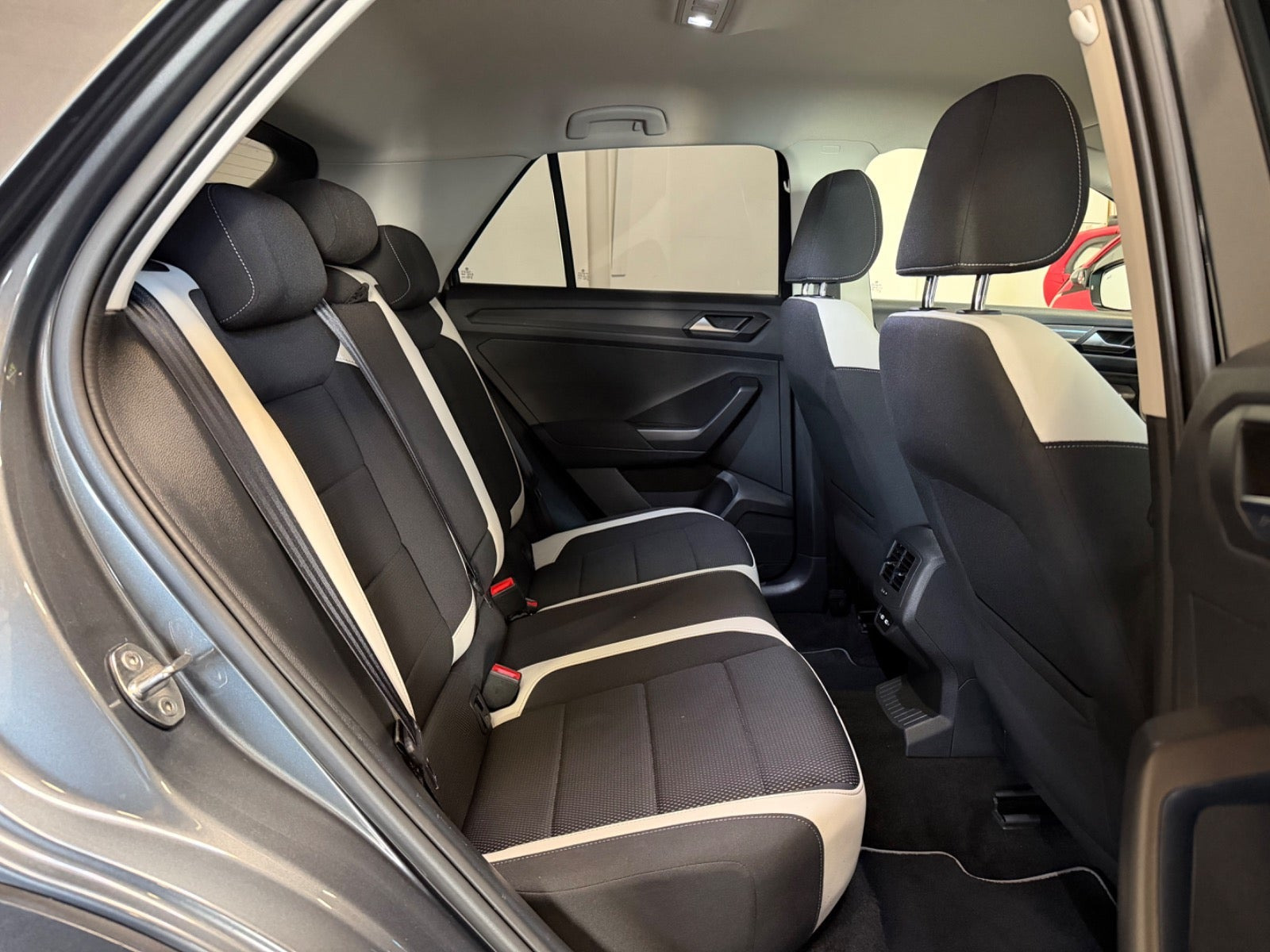 Grå VW T-Roc fra 2021