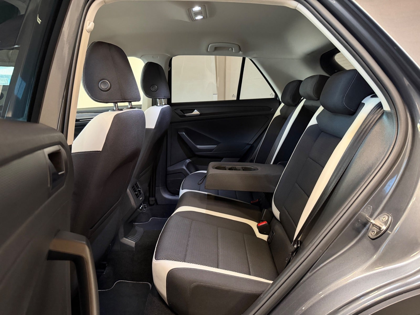 Grå VW T-Roc fra 2021