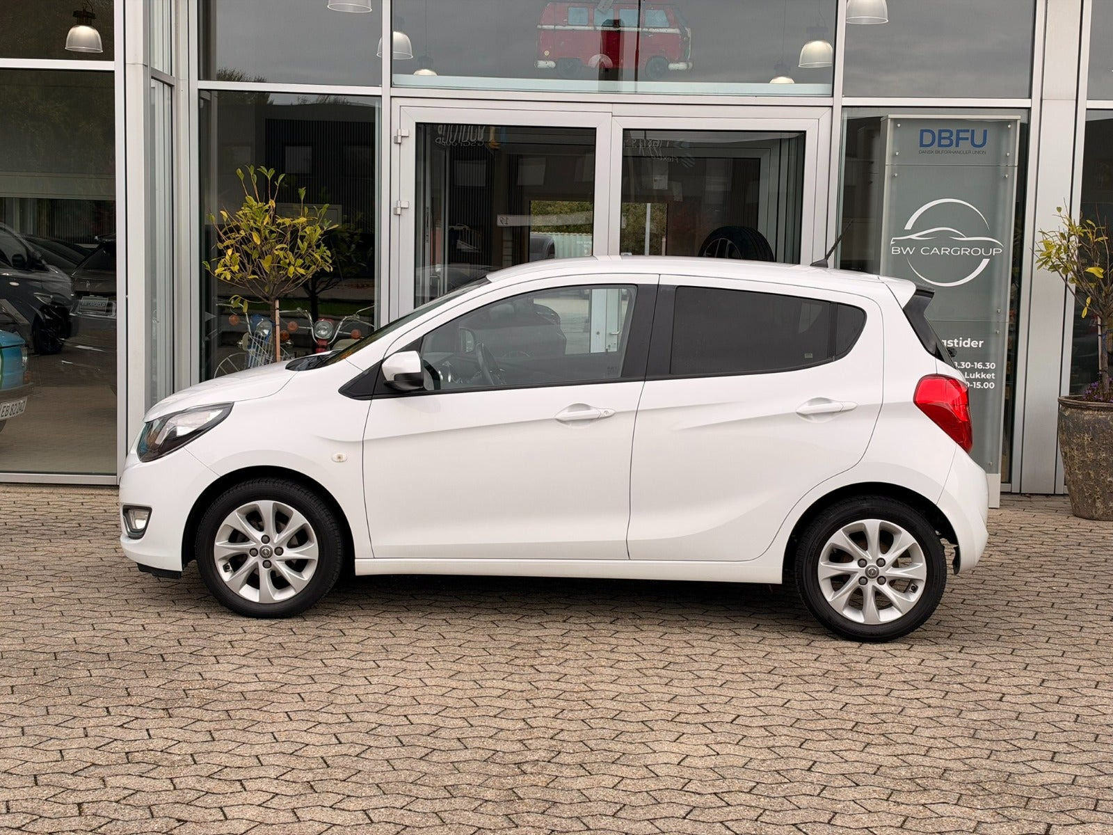 Hvid Opel Karl fra 2016