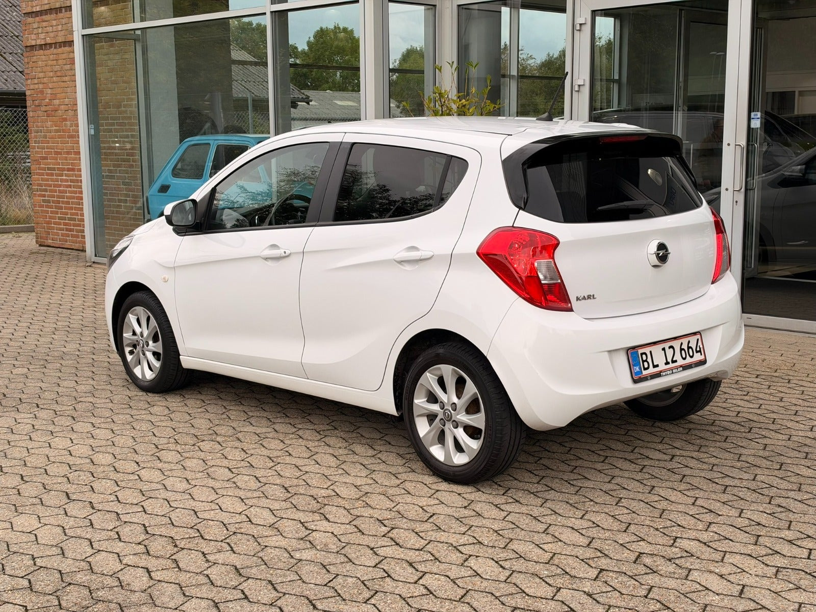 Hvid Opel Karl fra 2016