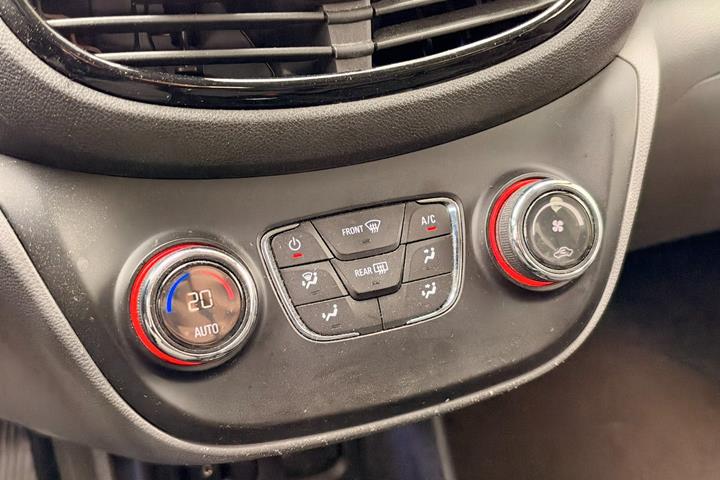 Hvid Opel Karl fra 2016