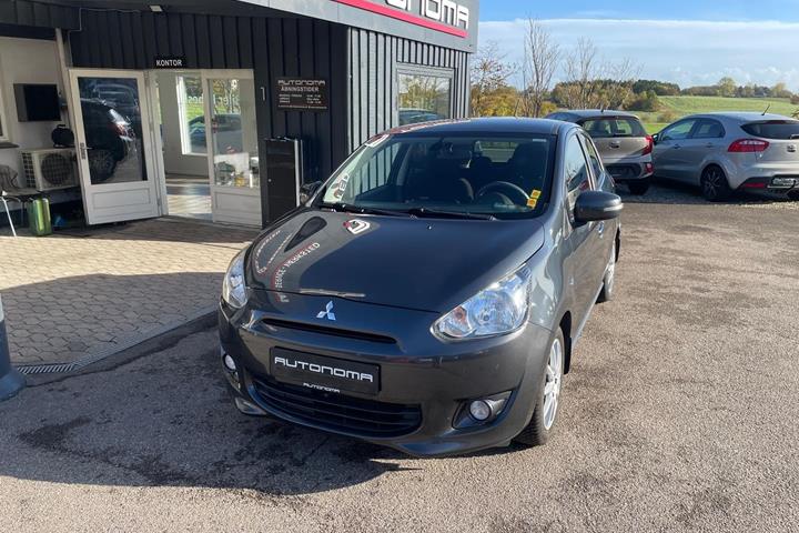 Grå Mitsubishi Space Star fra 2015