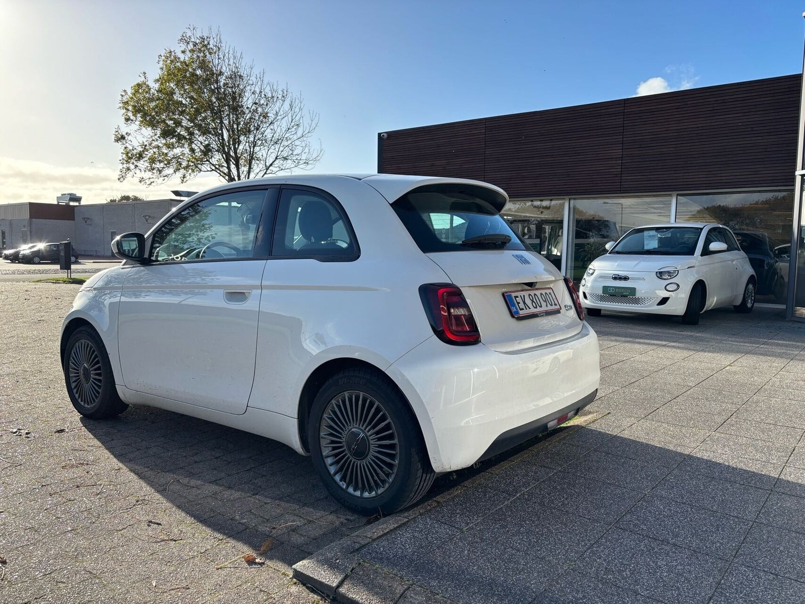 Hvid Fiat 500e fra 2022
