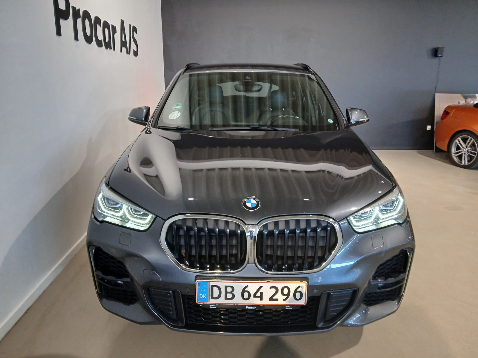 Grå BMW X1 fra 2022