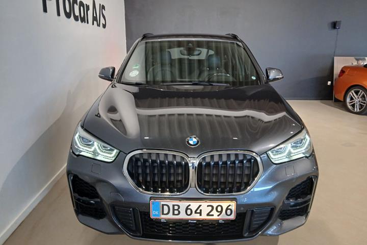 Grå BMW X1 fra 2022