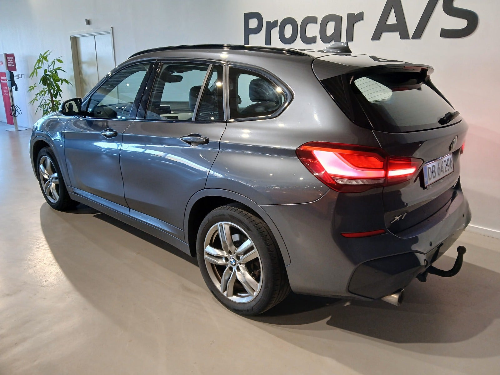 Grå BMW X1 fra 2022