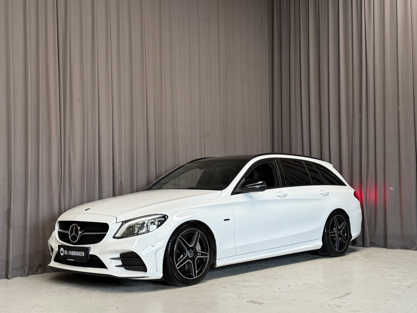 Mercedes C300 de 2,0 AMG Line Night Edition stc. aut.