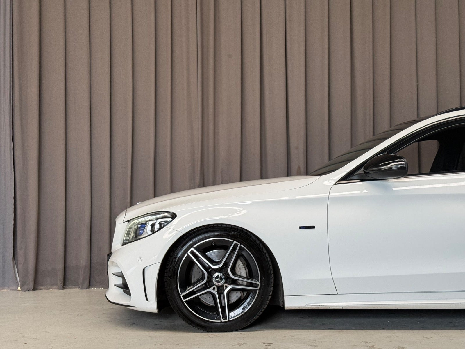 Hvid Mercedes C300 de fra 2021