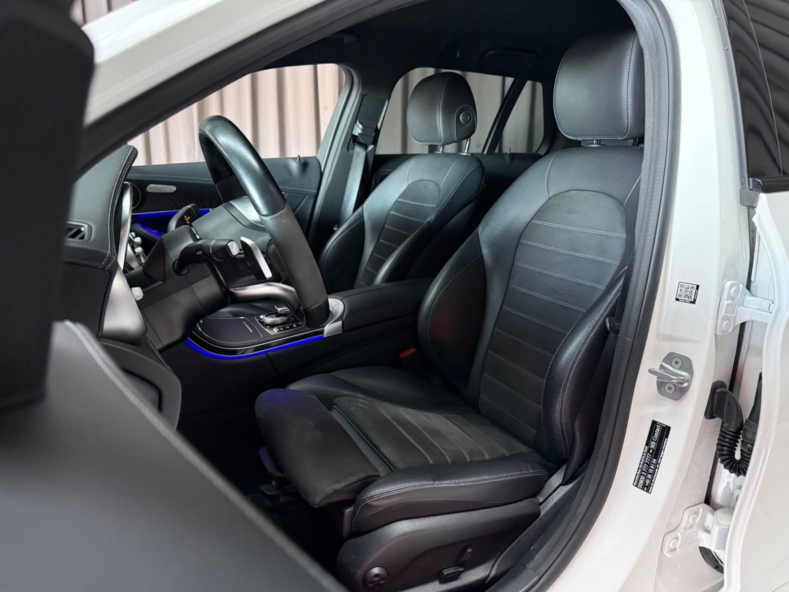 Hvid Mercedes C300 de fra 2021