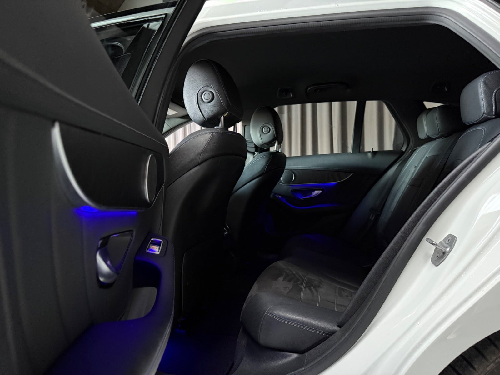 Hvid Mercedes C300 de fra 2021